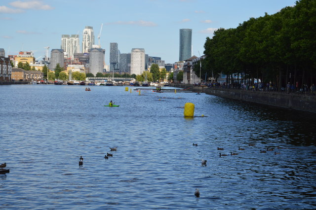 File:Greenland Dock - geograph.org.uk - 5660729.jpg