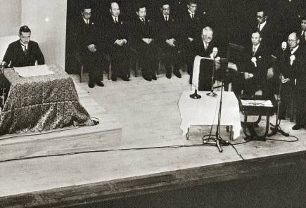 File:Hirohito in Meiji University.jpg