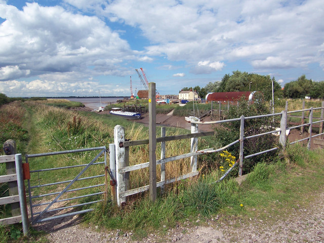 File:Humber Bank Public Footpath - geograph.org.uk - 906948.jpg