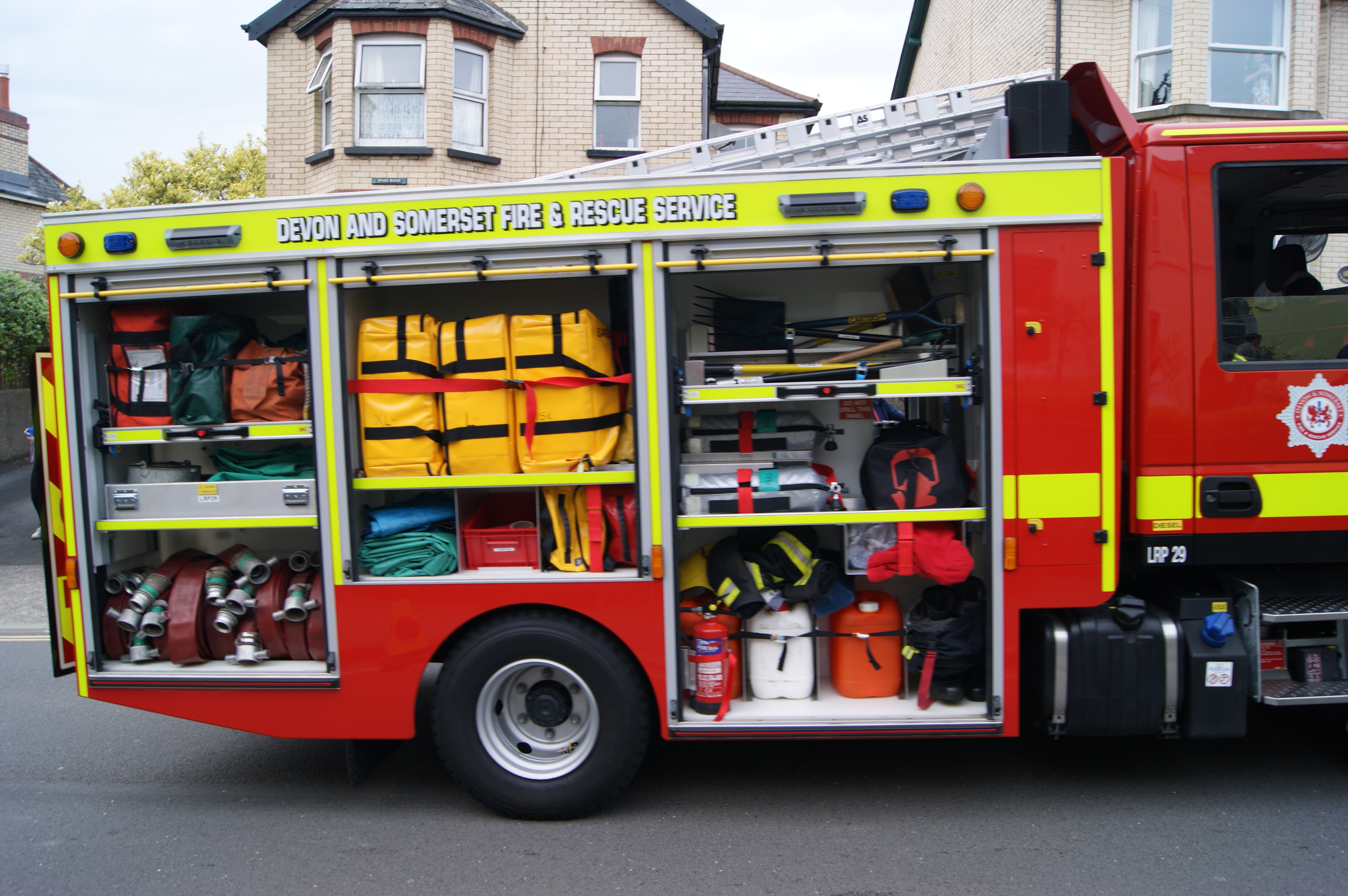 File Iveco fire  engine  Devon Somerset FRS 07 JPG 