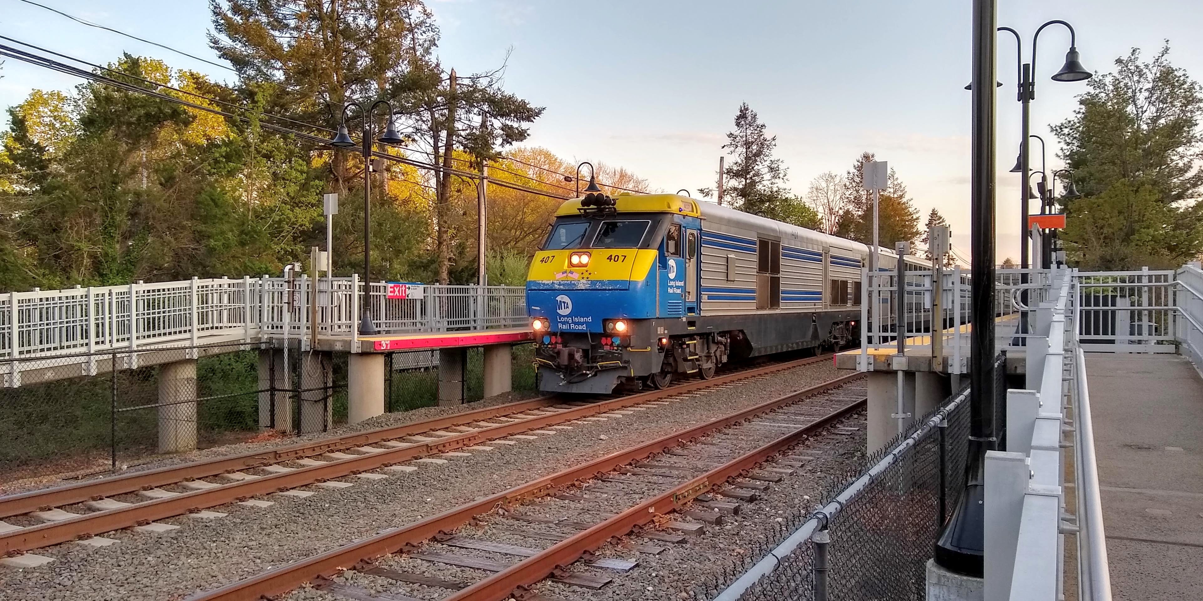 Port Washington LIRR shuttle service kicks off - Newsday