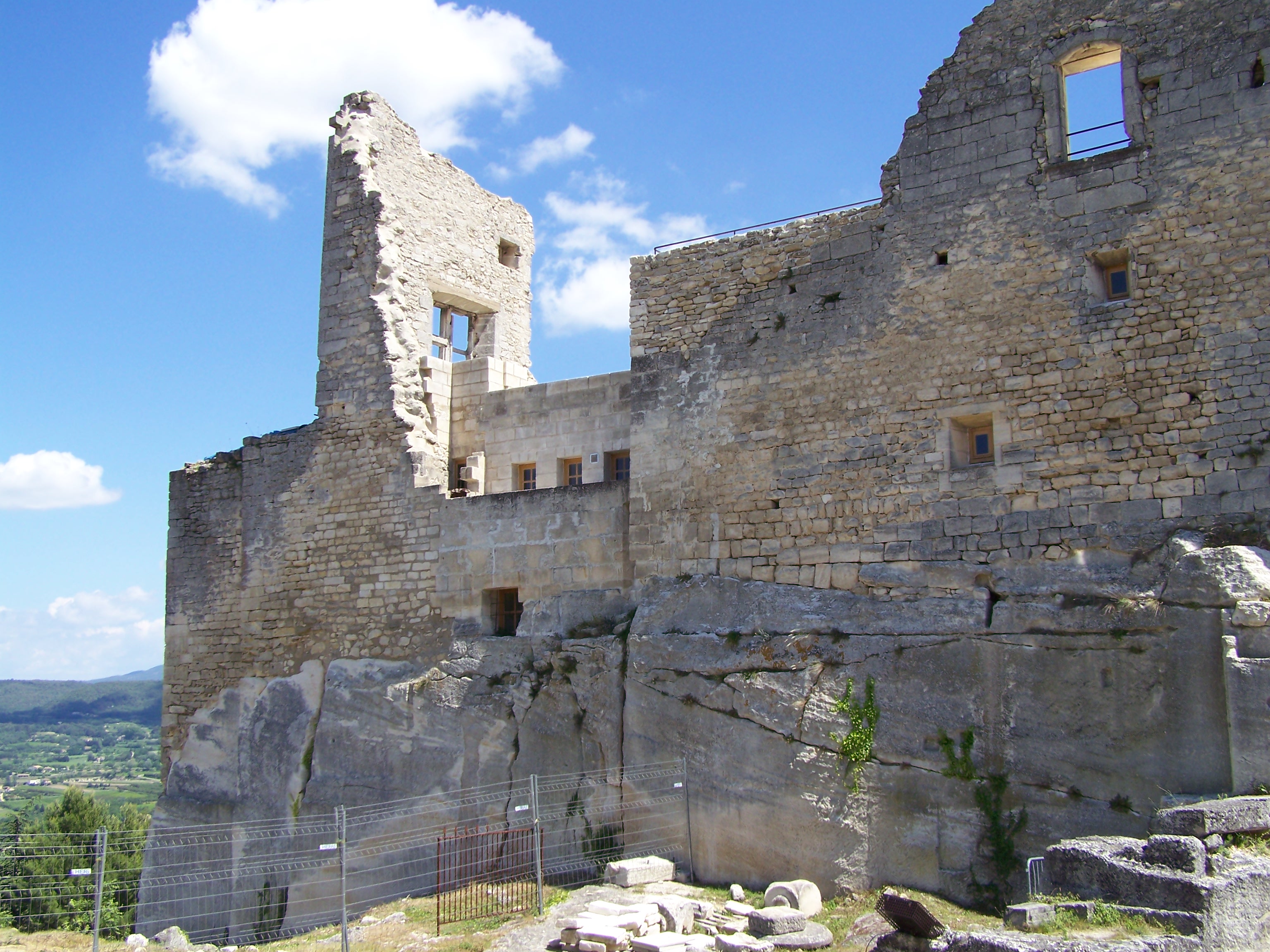 løg kasseapparat fritaget Château de Lacoste - Wikipedia