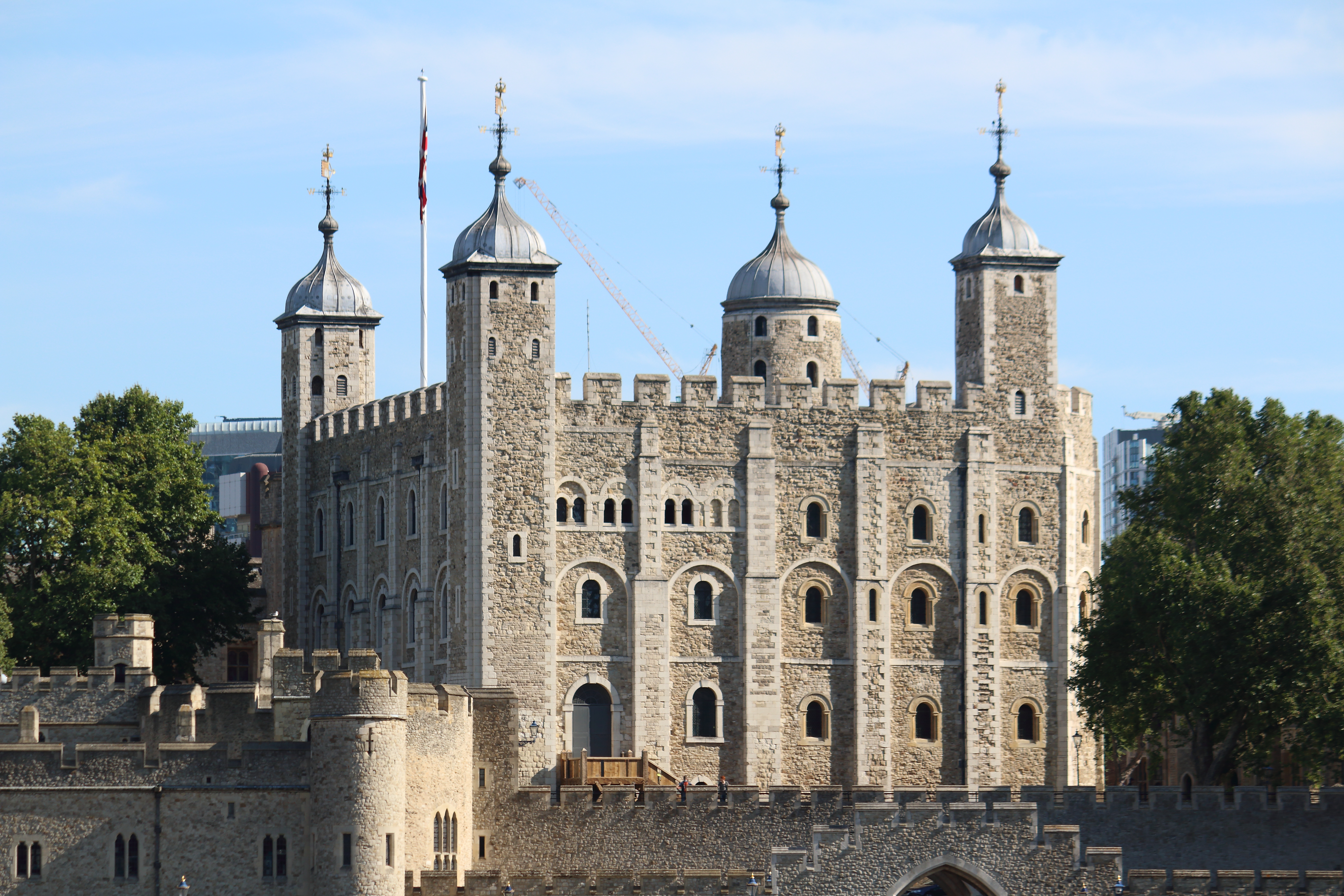 White tower. Лондонский Тауэр монетный двор. Лондонский Тауэр в 1066 году. Лондонский Тауэр водные ворота Генриха III. Лондонский Тауэр в 11 веке.