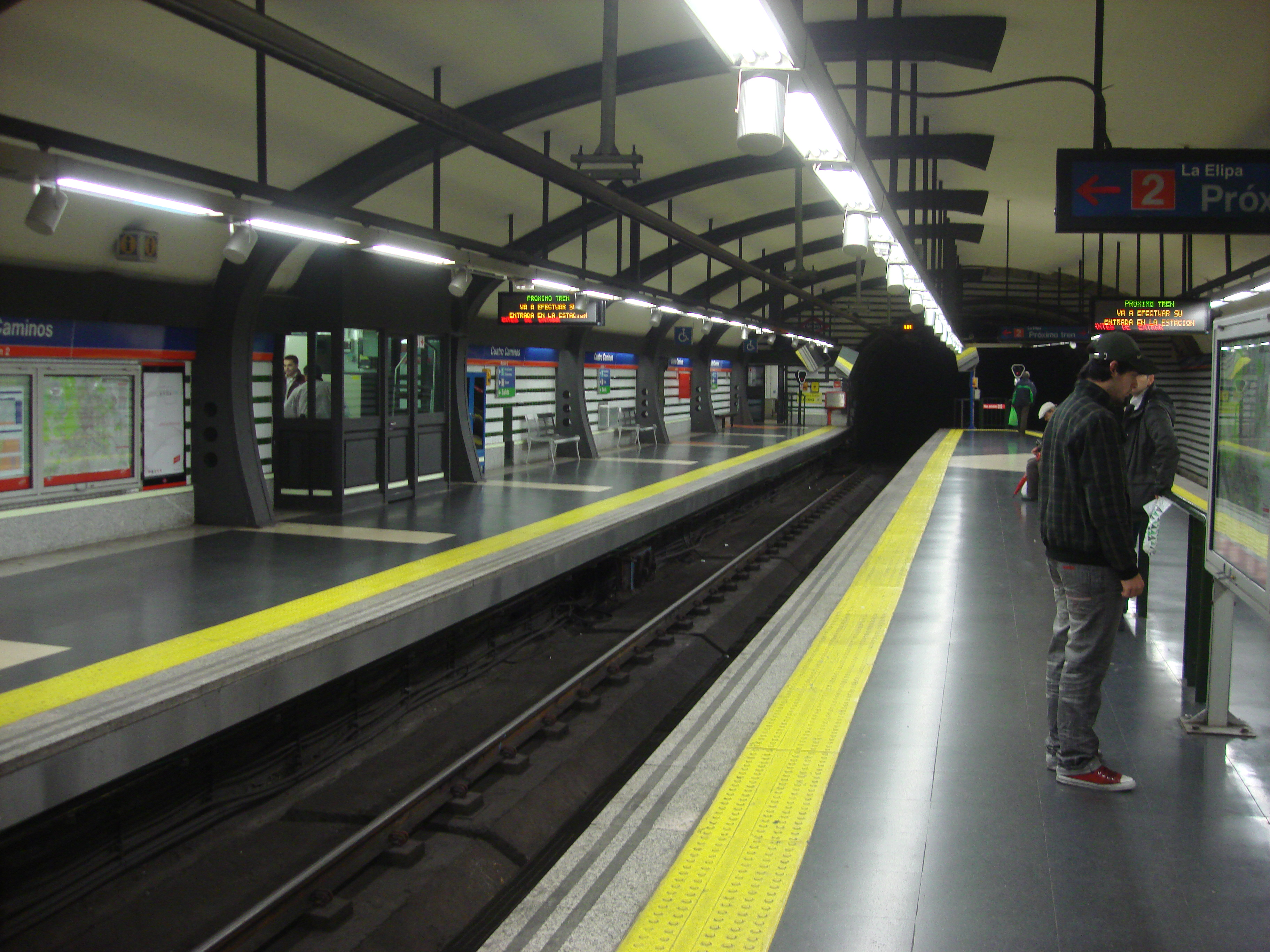 Кольцевая линия метро мадрид. Метро cuatro Caminos. Метро Мадрида. Метро Мадрида 2022г. Мадридский метрополитен станции.