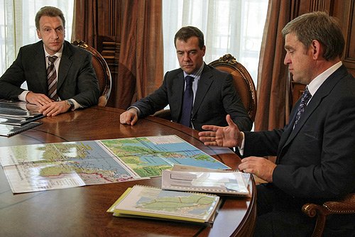 File:Medvedev, Shuvalov, Darkin 1.jpg