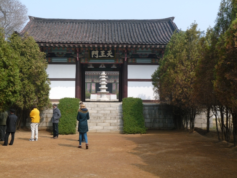 File:North Korea Temple 01.jpg