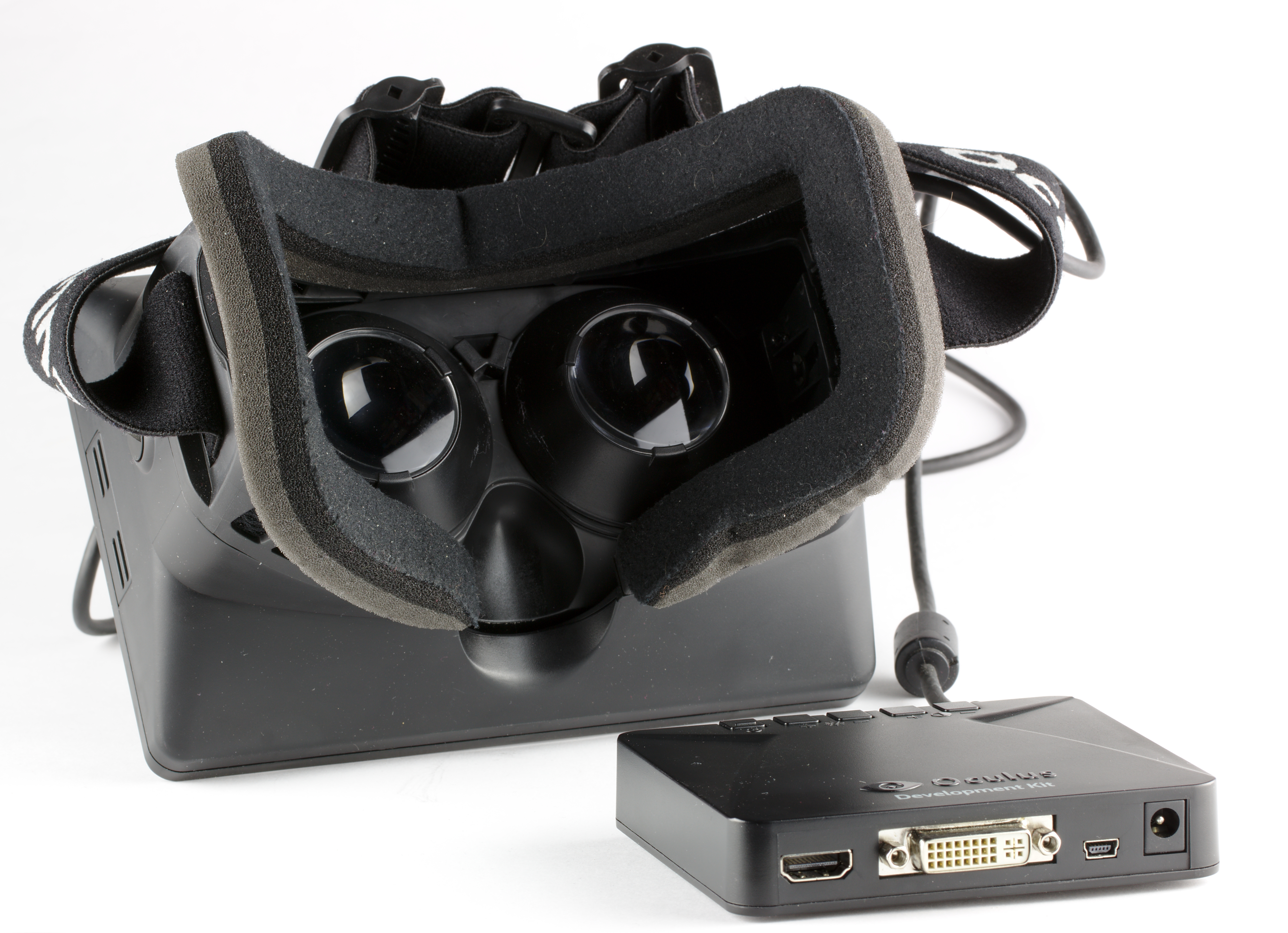 File:Oculus Rift - Developer Version - Back and Control Box.jpg - Wikimedia  Commons