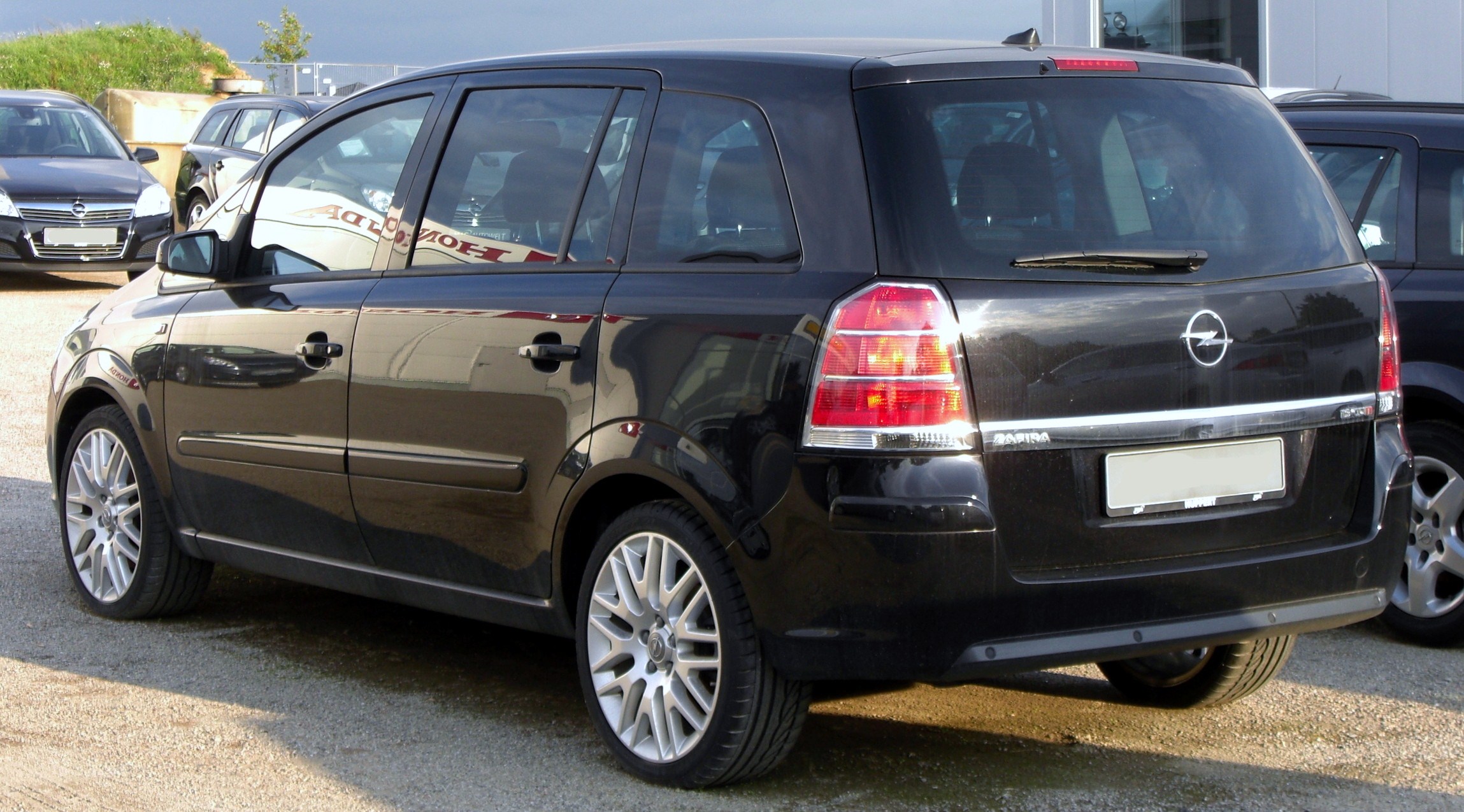 File Opel Zafira B 1 9 Cdti Rear Jpg Wikimedia Commons