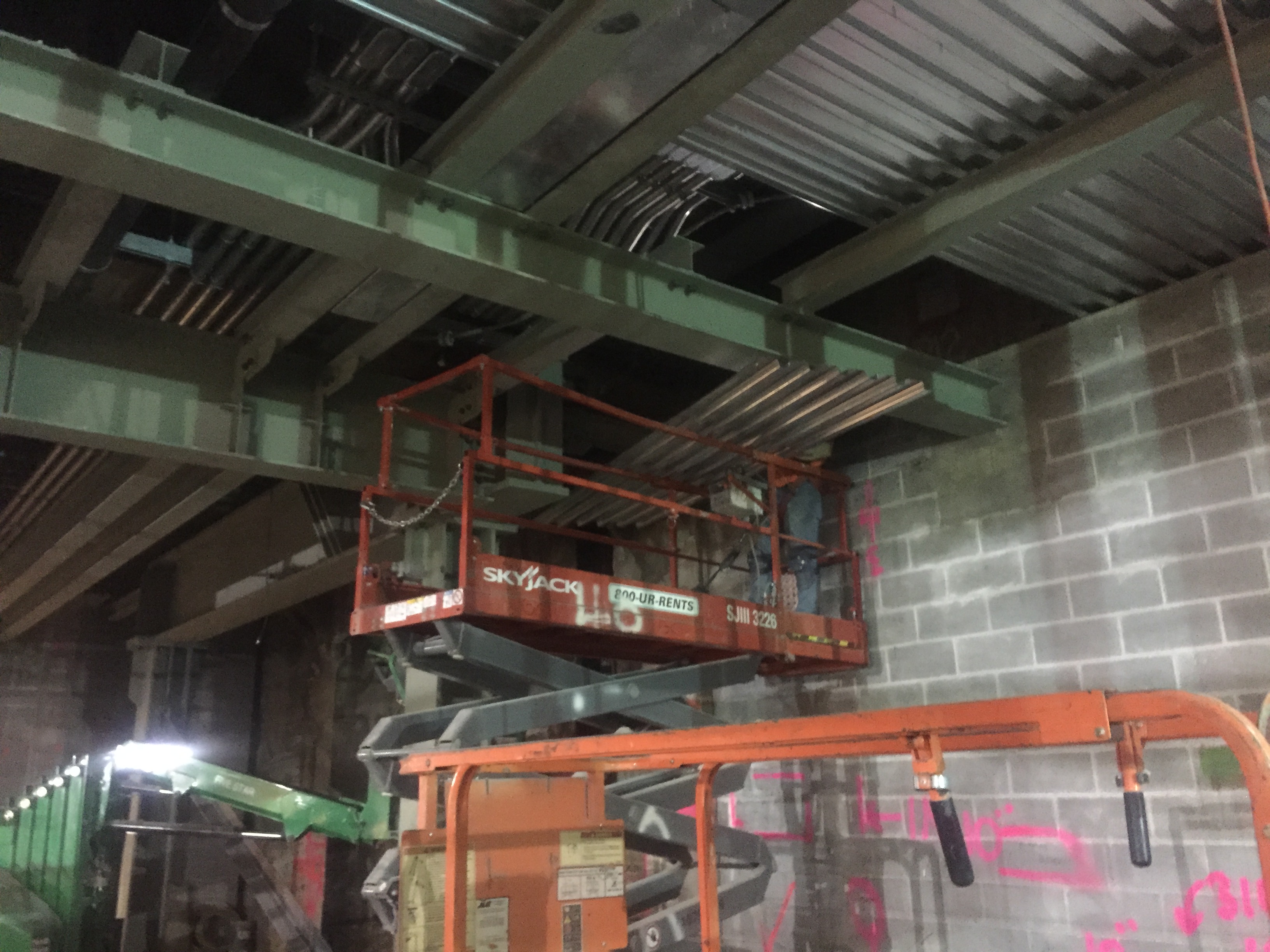 File:Overhead decking going in above structural steel beams in the back of house area of the LIRR passenger concourse. 08-26-2019 (48647324728).jpg
