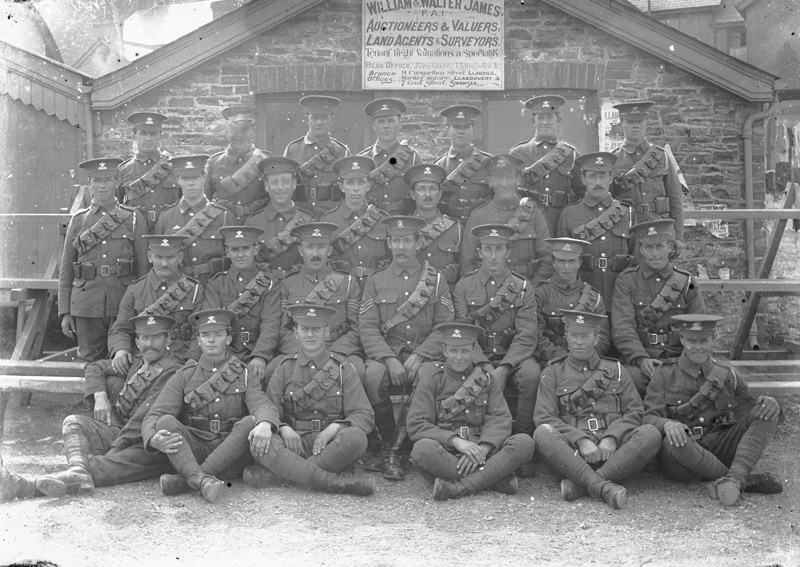 File:Pembrokeshire yeomanry group portrait (3891088).jpg