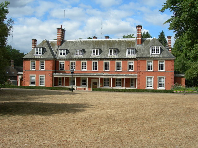 File:Police Station, Hyde Park - geograph.org.uk - 218746.jpg