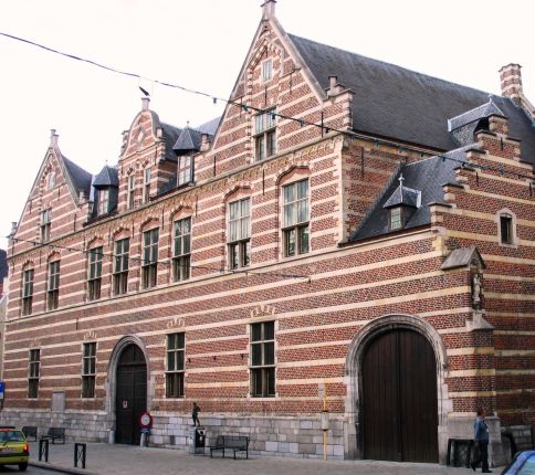 File:Refugehuis.jpg