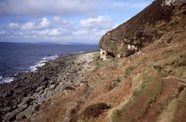 File:Southern entrance to Kings Cave - geograph.org.uk - 452172.jpg