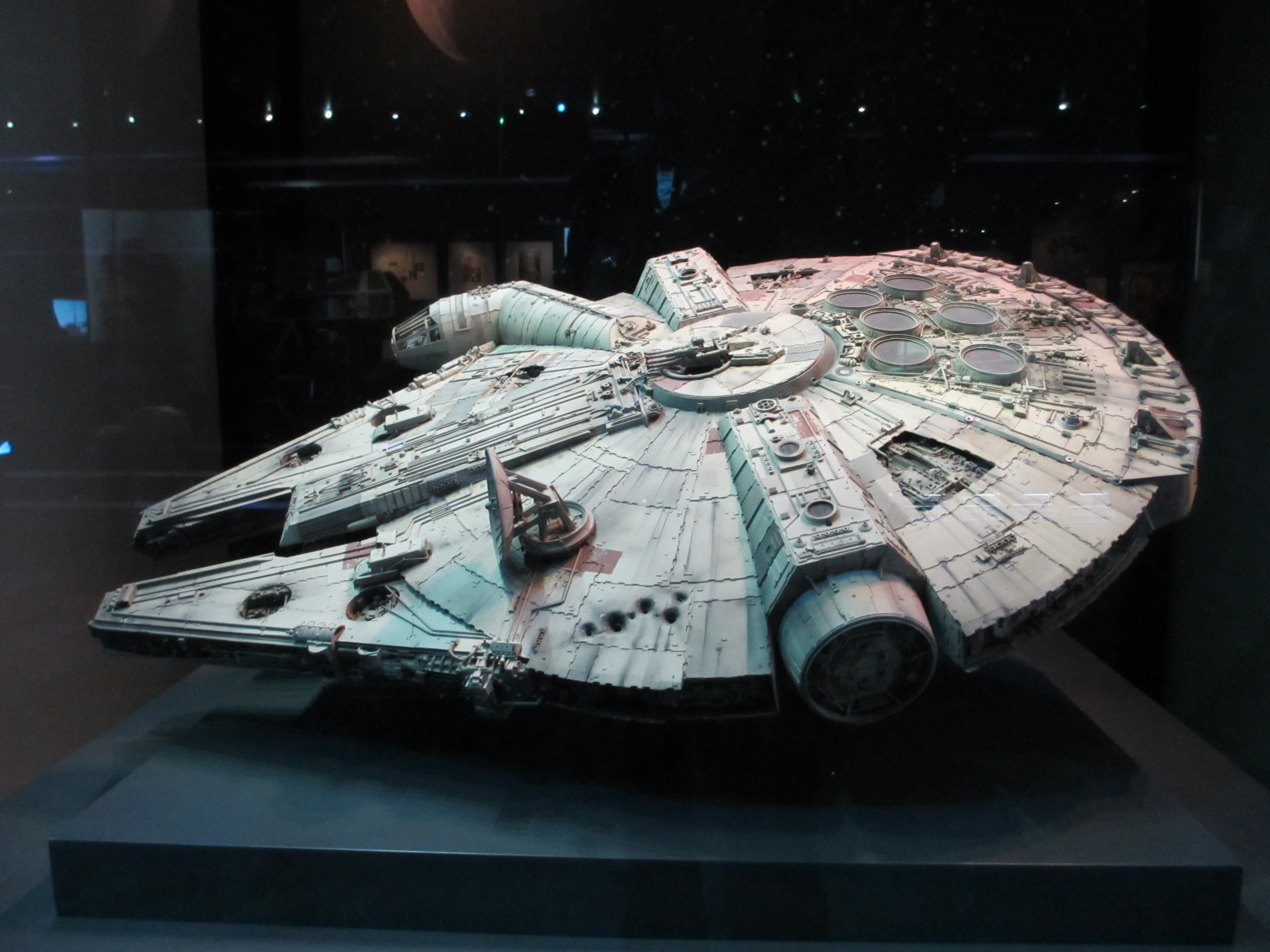 Millennium Falcon (Halcón Milenario)- Star Wars