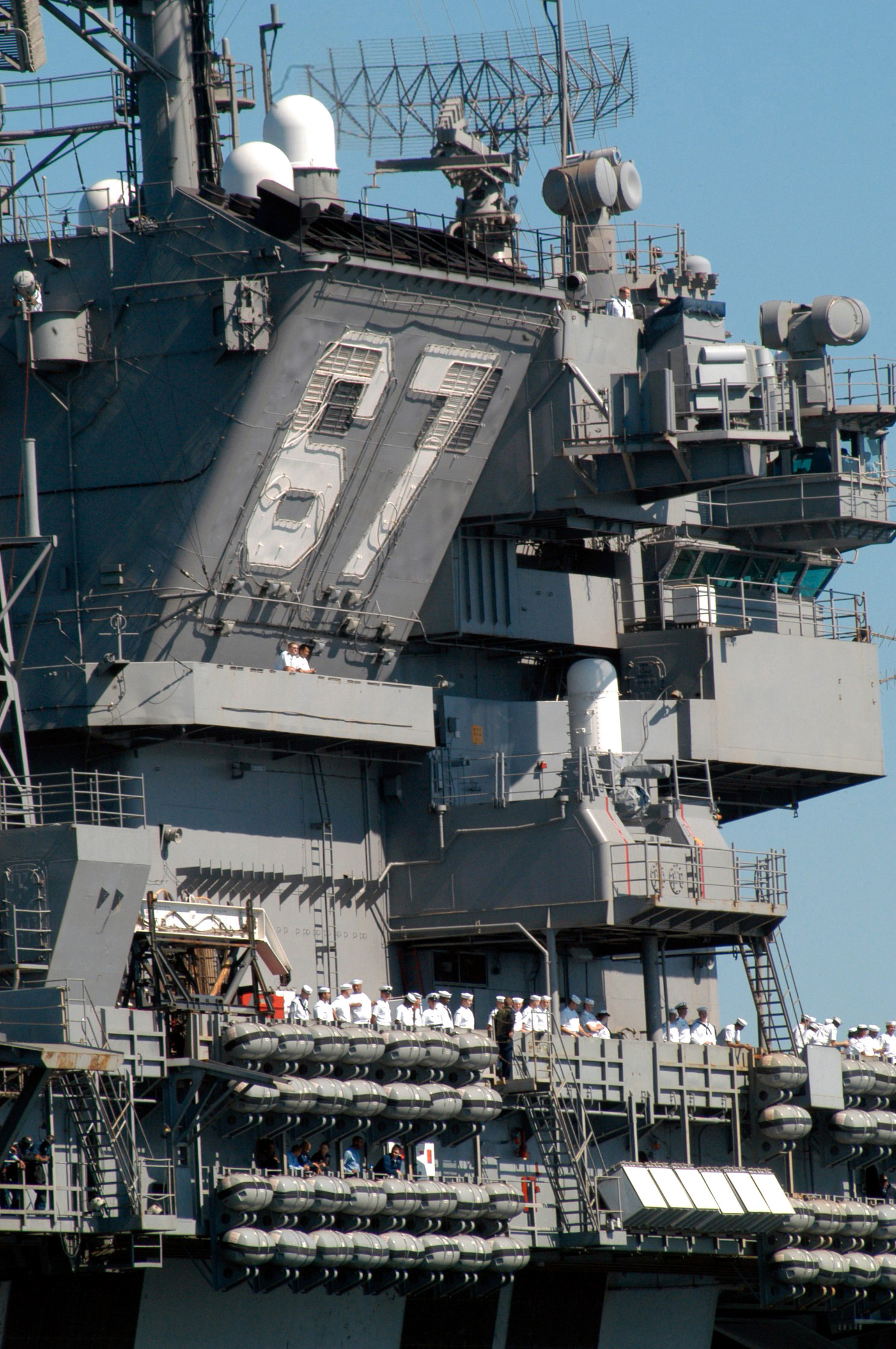  - USS_John_F_Kennedy_(CV_67)_island_outboard_2004