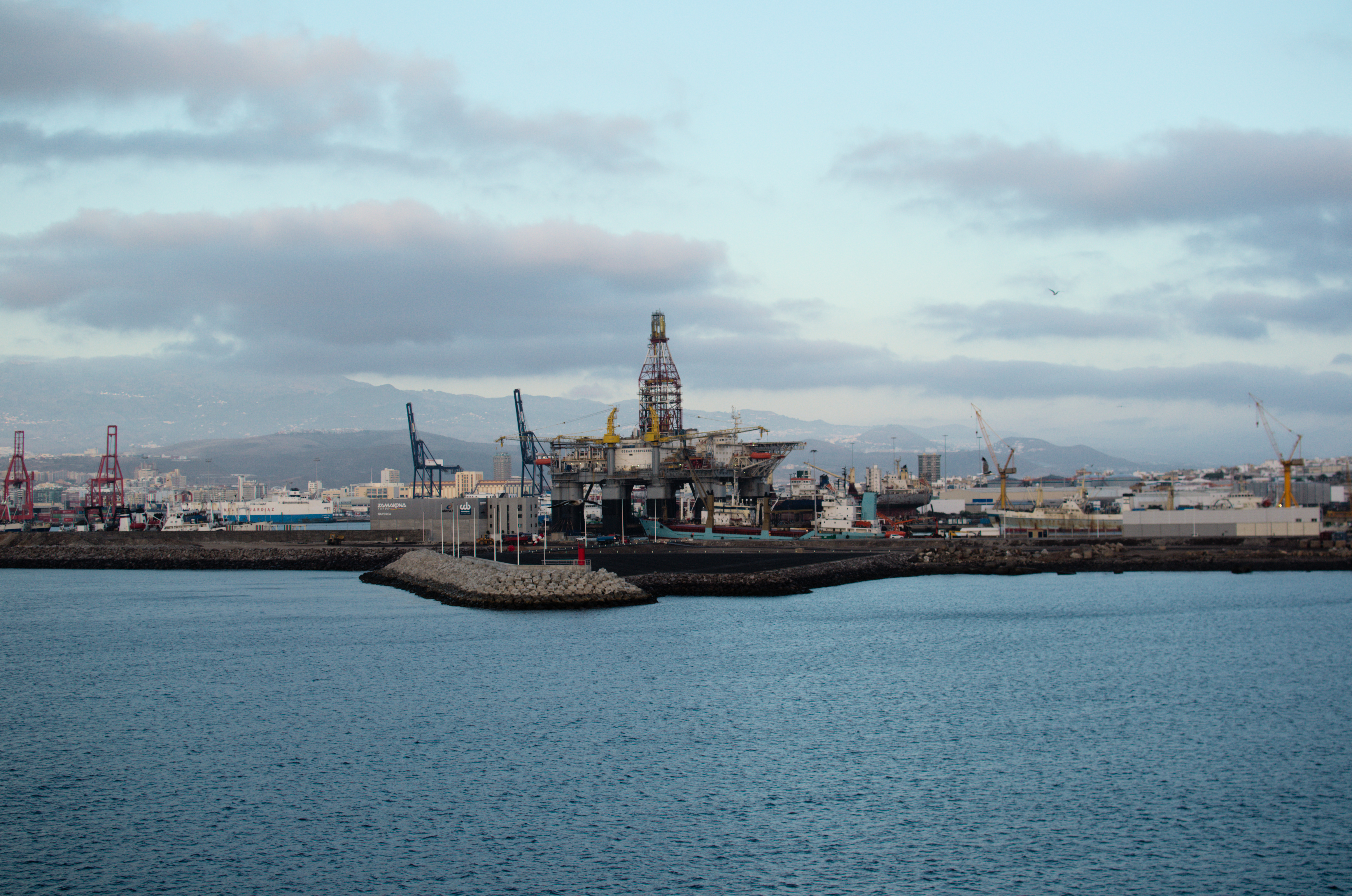 View of the Port of Las Palmas from the dock of La Esfinge (3)