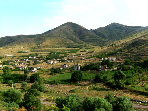 File:View of the ruined Malibey village in Lachin District.jpg