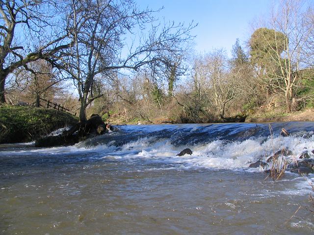 File:Weir above Sandy's Mill - geograph.org.uk - 360563.jpg