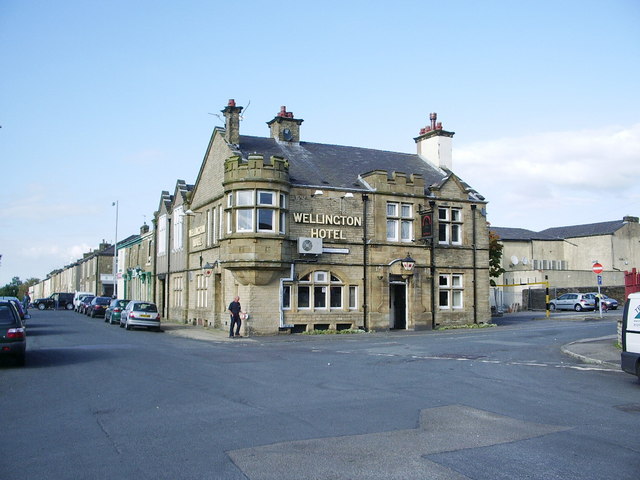 File:Wellington Hotel, Barns Square, Clayton-le-Moors - geograph.org.uk - 677017.jpg