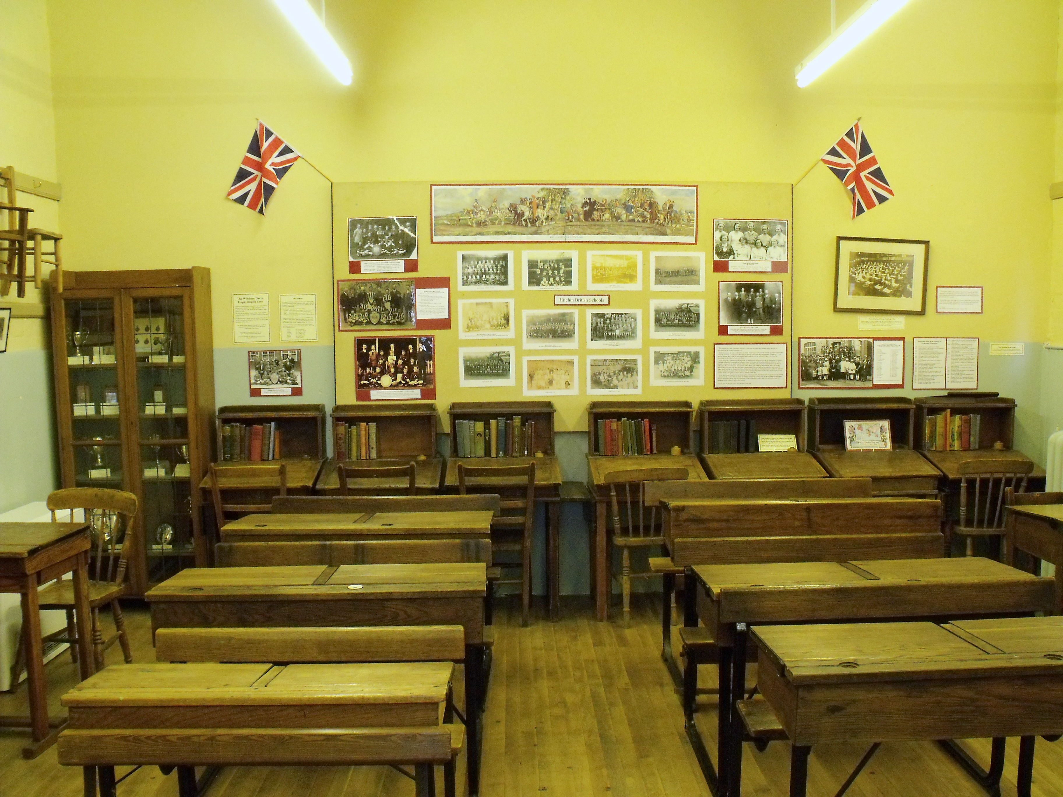 Британская школа стула. 94 Школа музей.