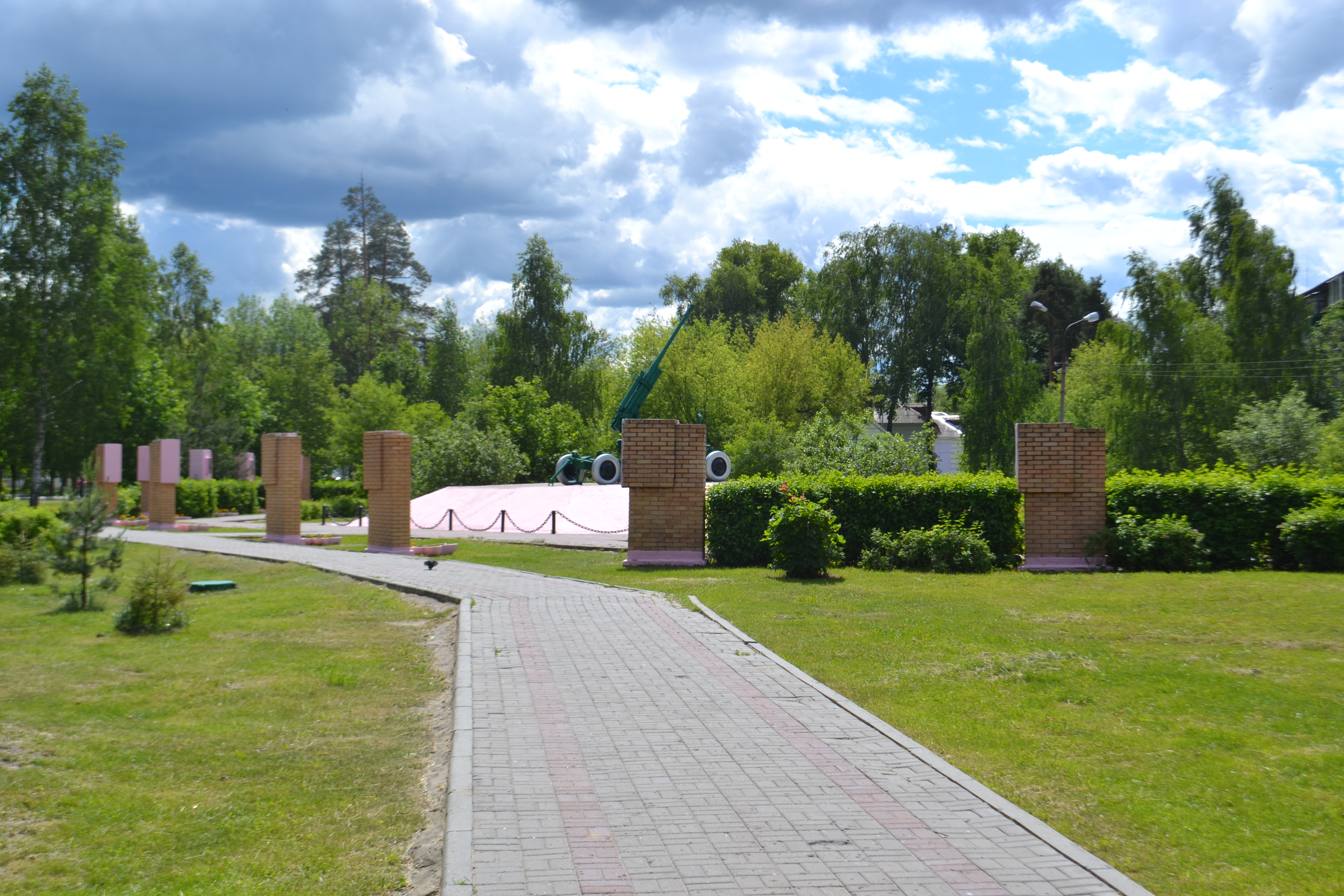 Памятник аллея героев. Аллея героев Шатура. Мемориал аллея героев. Мемориал "аллея героев" Колышлей. Мемориальный комплекс "аллея героев"(Пролетарский проспект).