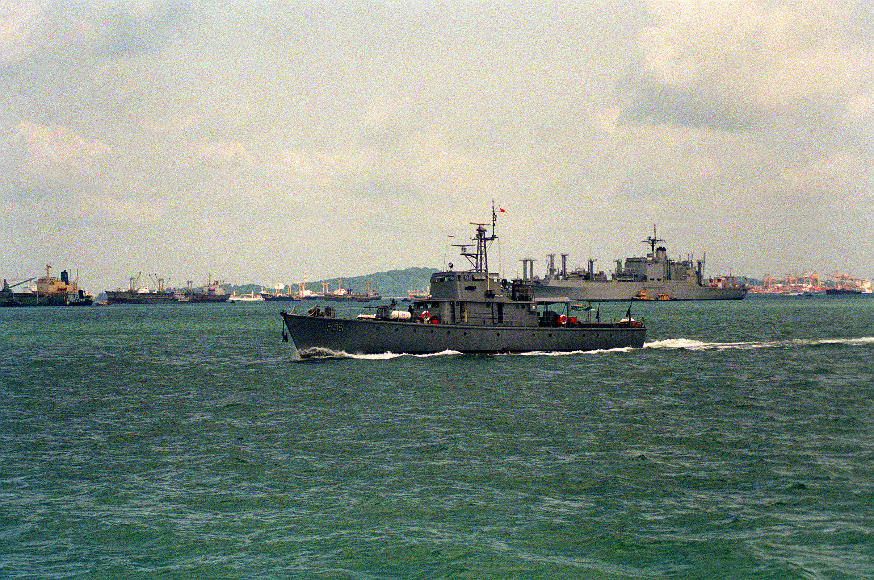 File:Training ship Mars, River Tay.jpg - Wikipedia