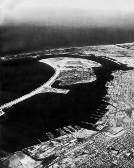 File:Aerial view of North Island (California) in 1968.jpg