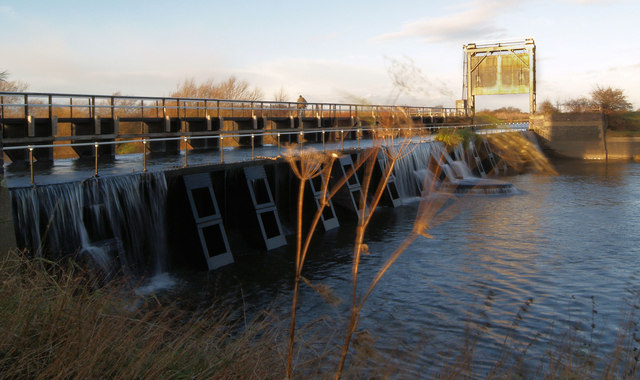 File:Aqueduct on the New Junction Canal crossing the River Don - geograph.org.uk - 642972.jpg