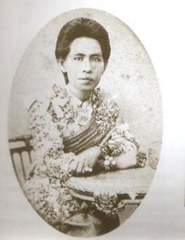 File:Chao Chom Manda Phae Thamsaroj.jpg