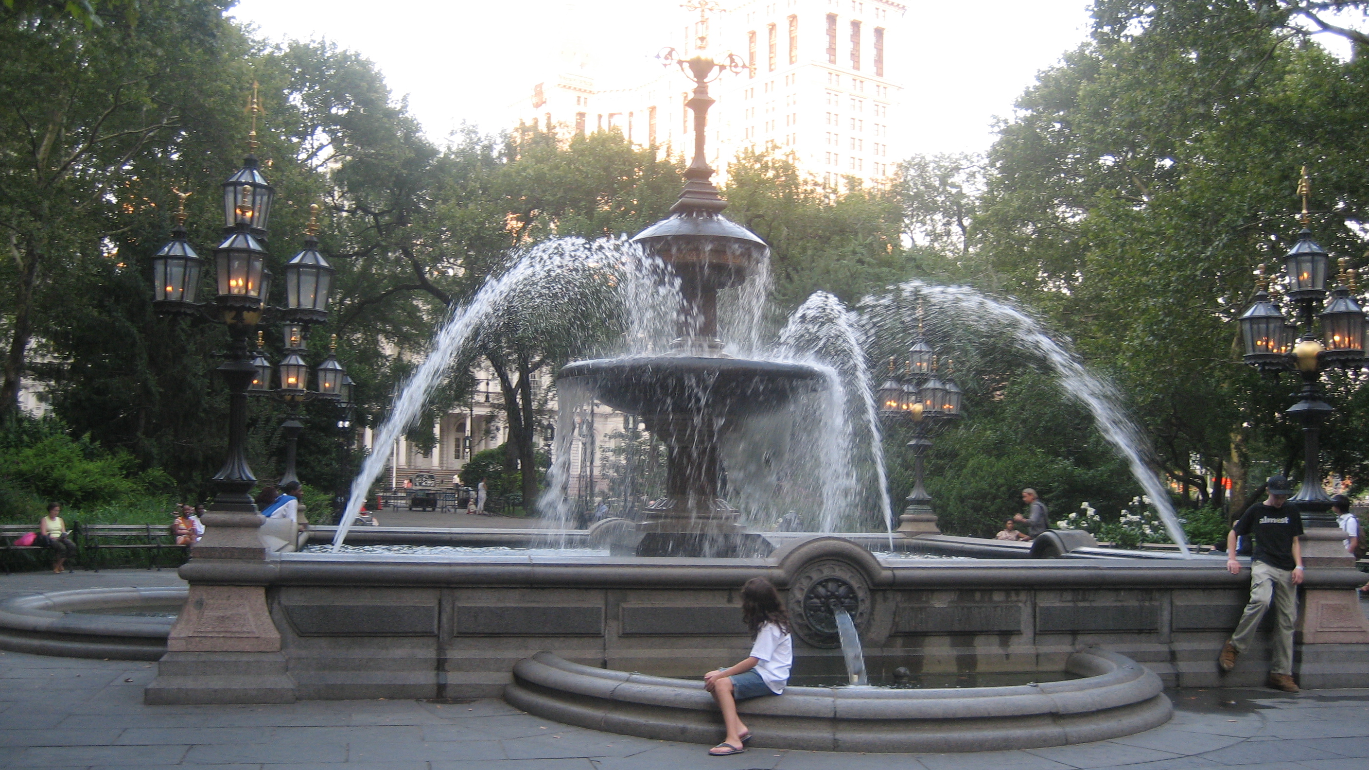 File:Comerica Park centerfield fountain.jpg - Wikimedia Commons