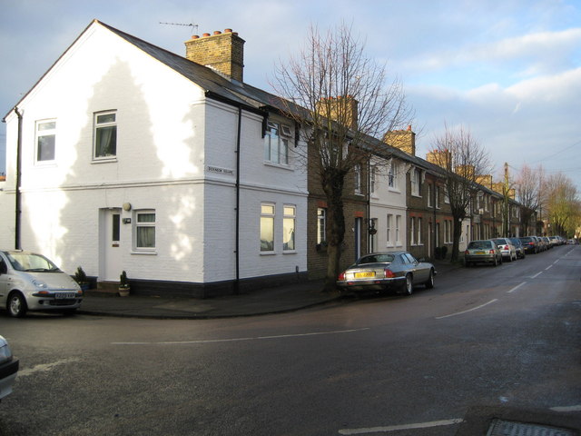 File:Croxley Green, Dickinson Square - geograph.org.uk - 708694.jpg