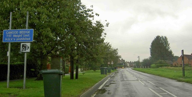 File:Dust bin day Cawood - geograph.org.uk - 956951.jpg