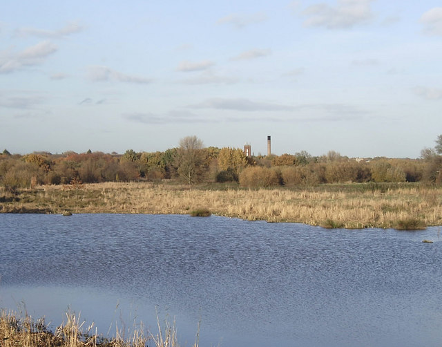Flooded gravel pit, Hornchurch Country Park - geograph.org.uk - 1038949