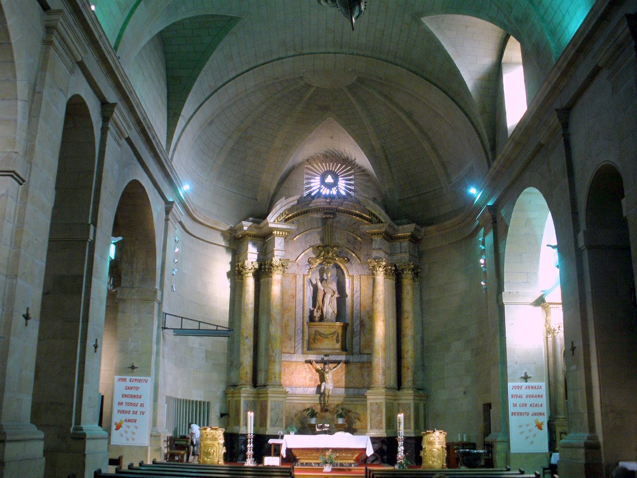 File:Guecho, Algorta - Iglesia de San Nicolas de Bari  - Wikimedia  Commons