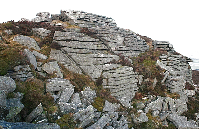 File:Horizontal Jointing in Granite on Oxen Craig - geograph.org.uk - 1083699.jpg