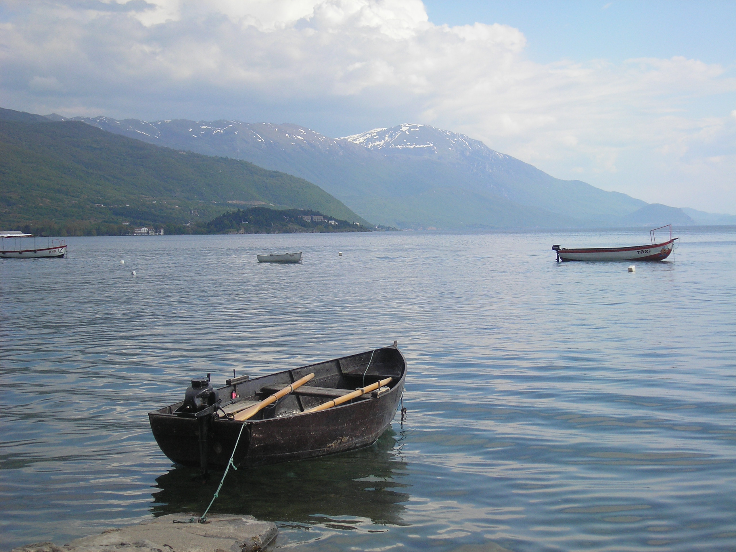 File:Lake Ohrid boats.JPG - Wikimedia Commons