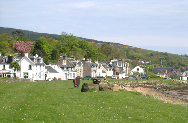 File:Lamlash waterfront, Arran - geograph.org.uk - 167731.jpg