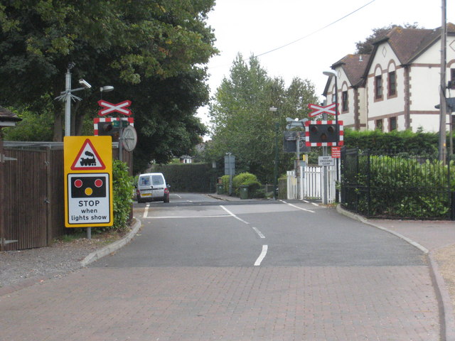 File Level Crossing At Bourne End Geograph Org Uk 9554 Jpg Wikimedia Commons