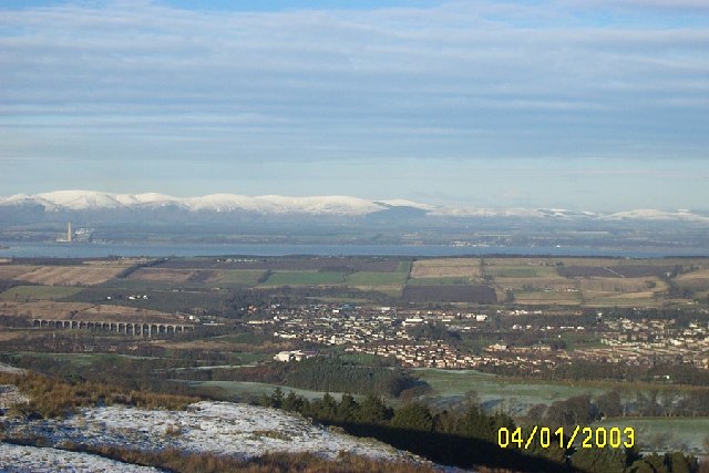 File:Linlithgow, Ochil Hills and Longannet from Cockleroy - geograph.org.uk - 8966.jpg