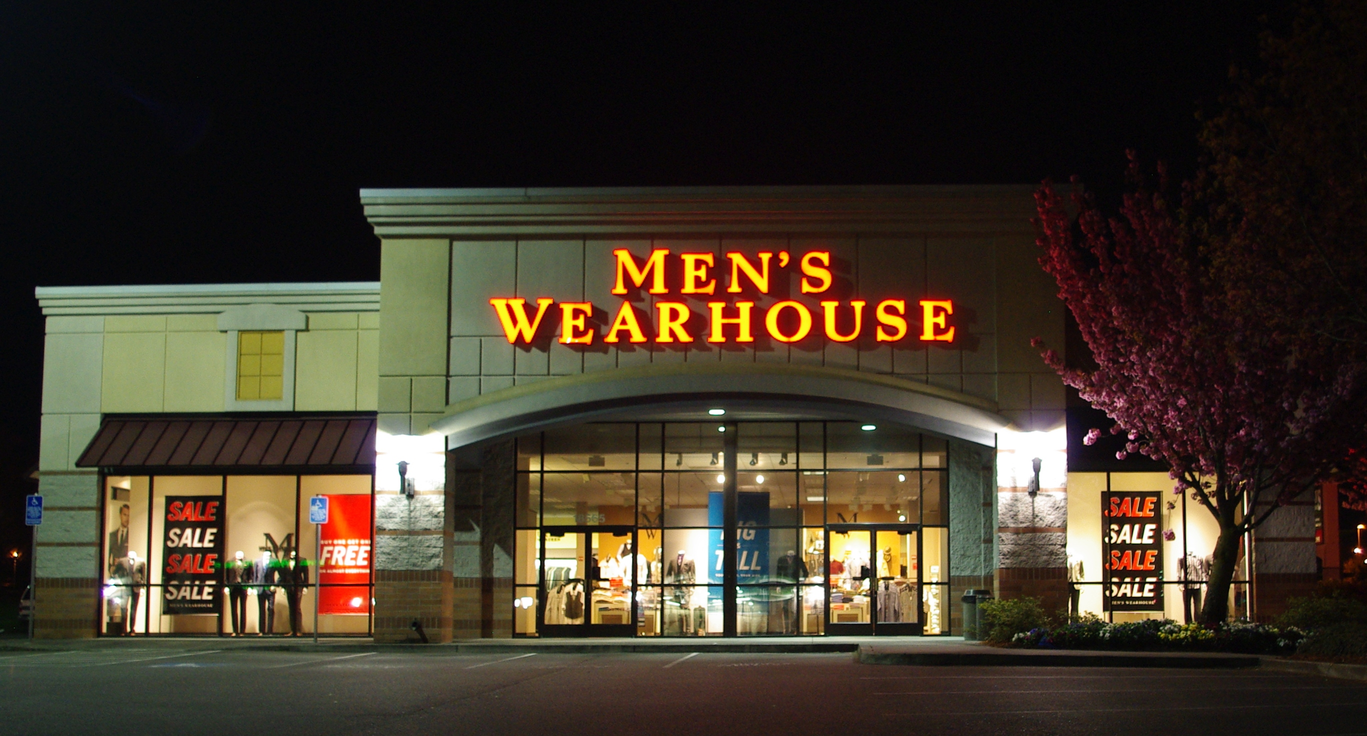 File:Mens Wearhouse Tanasbourne at night - Hillsboro, Oregon.JPG - Wikimedia Commons