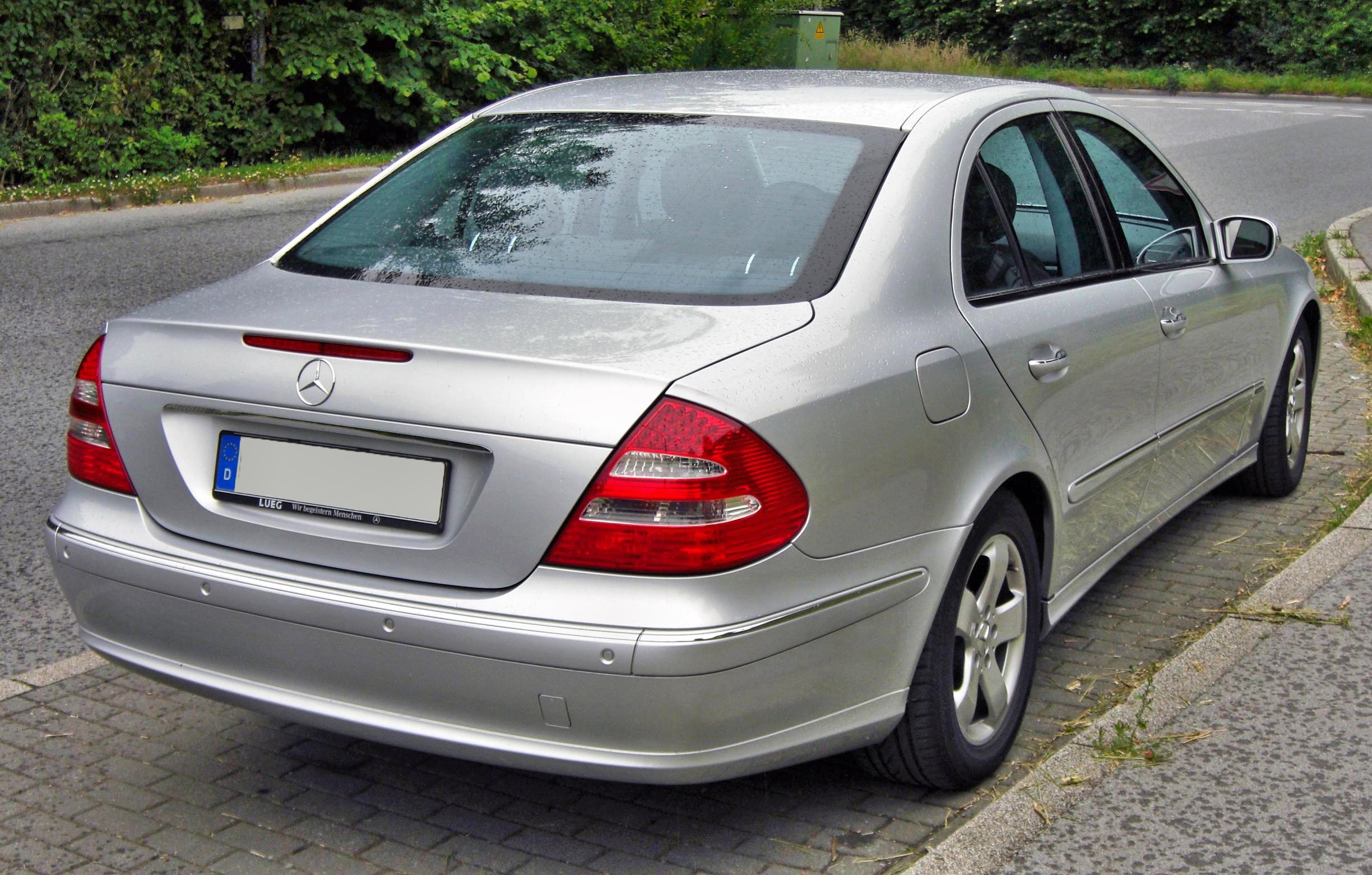 File:Mercedes E-Klasse (W211) Avantgarde 20090610 rear.JPG