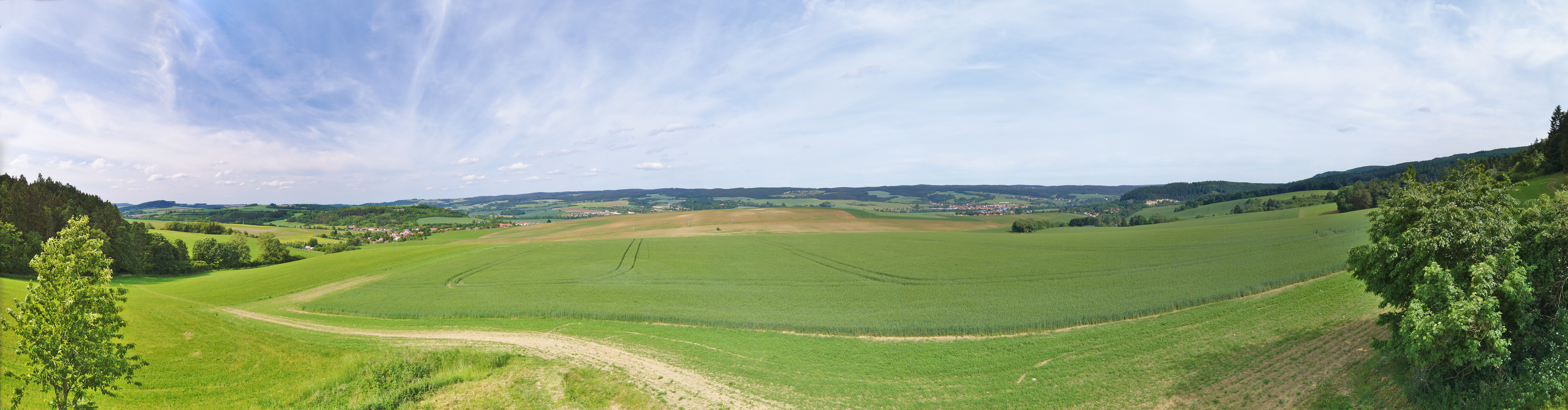 Panoramatický výhled na východ z rozhledny Spešov, okres Blansko.jpg