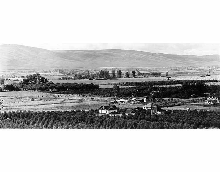 File:Panoramic view of orchards, fields, farmhouses in Yakima Valley, October 1920 (WASTATE 1487).jpeg