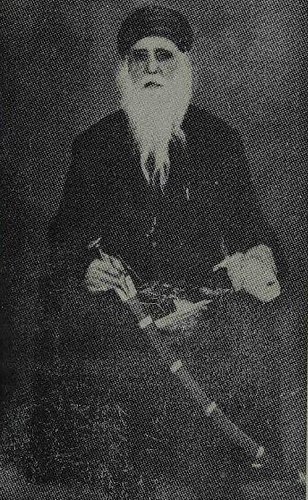 File:Photograph of Akali Kaur Singh in his later years seated whilst holding a sword.jpg