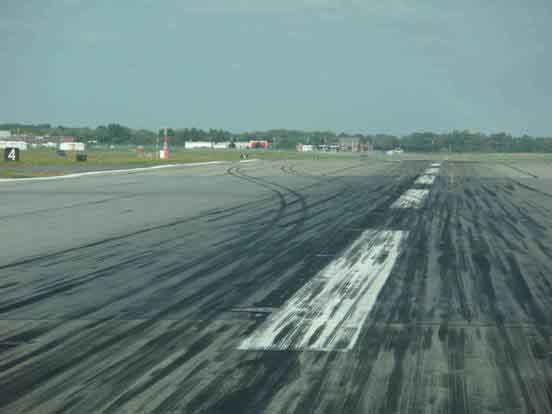 File:RunwaySwerveMarks.jpg