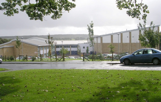 File:Ryburn Valley High School - St Peter's Avenue, Sowerby - geograph.org.uk - 989664.jpg