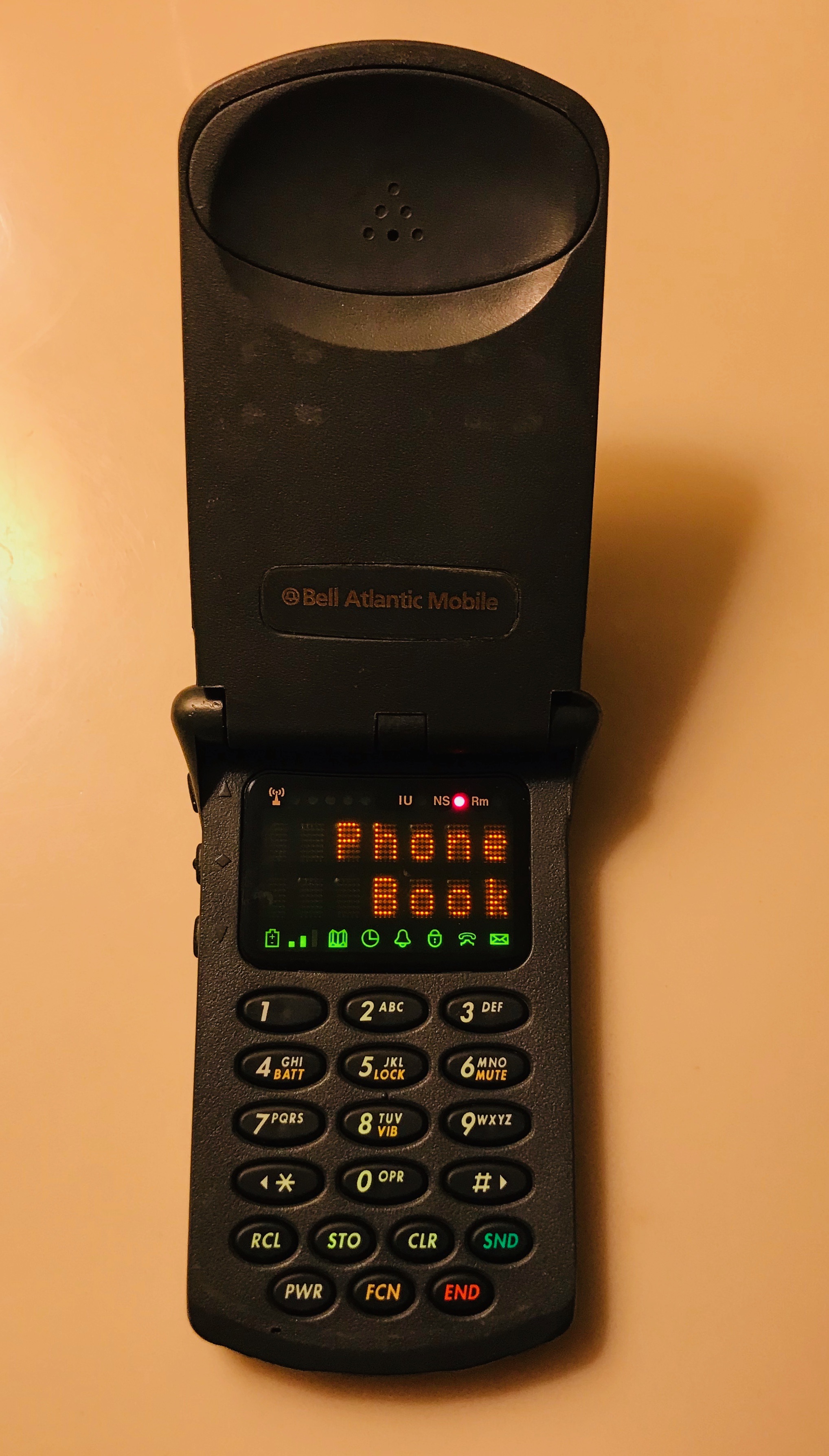 Motorola StarTAC - Chiếc điện thoại gập đầu tiên trên thế giới