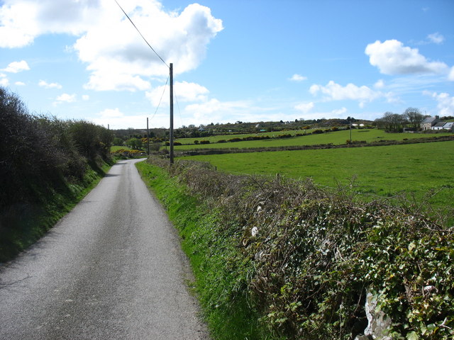 File:Straight leading to semi-circular bend by Bodlwyfan Farm - geograph.org.uk - 1255388.jpg