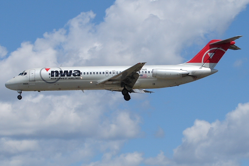 The DC-9-30 (2753146383).jpg