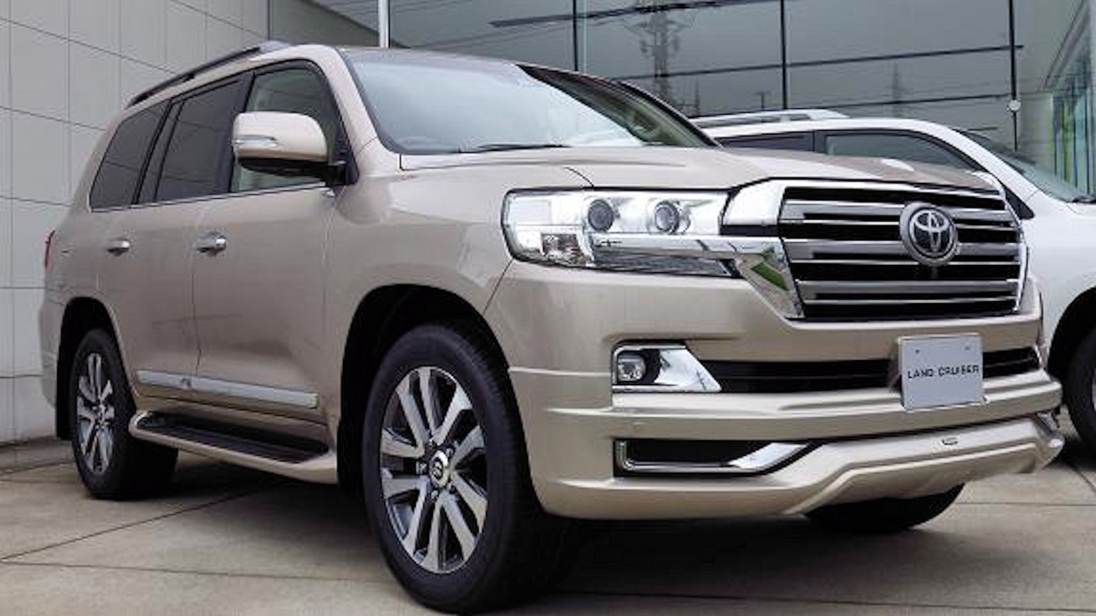 File:Toyota Land Cruiser ZX (URJ202W) 2015 4201.jpg - Wikipedia